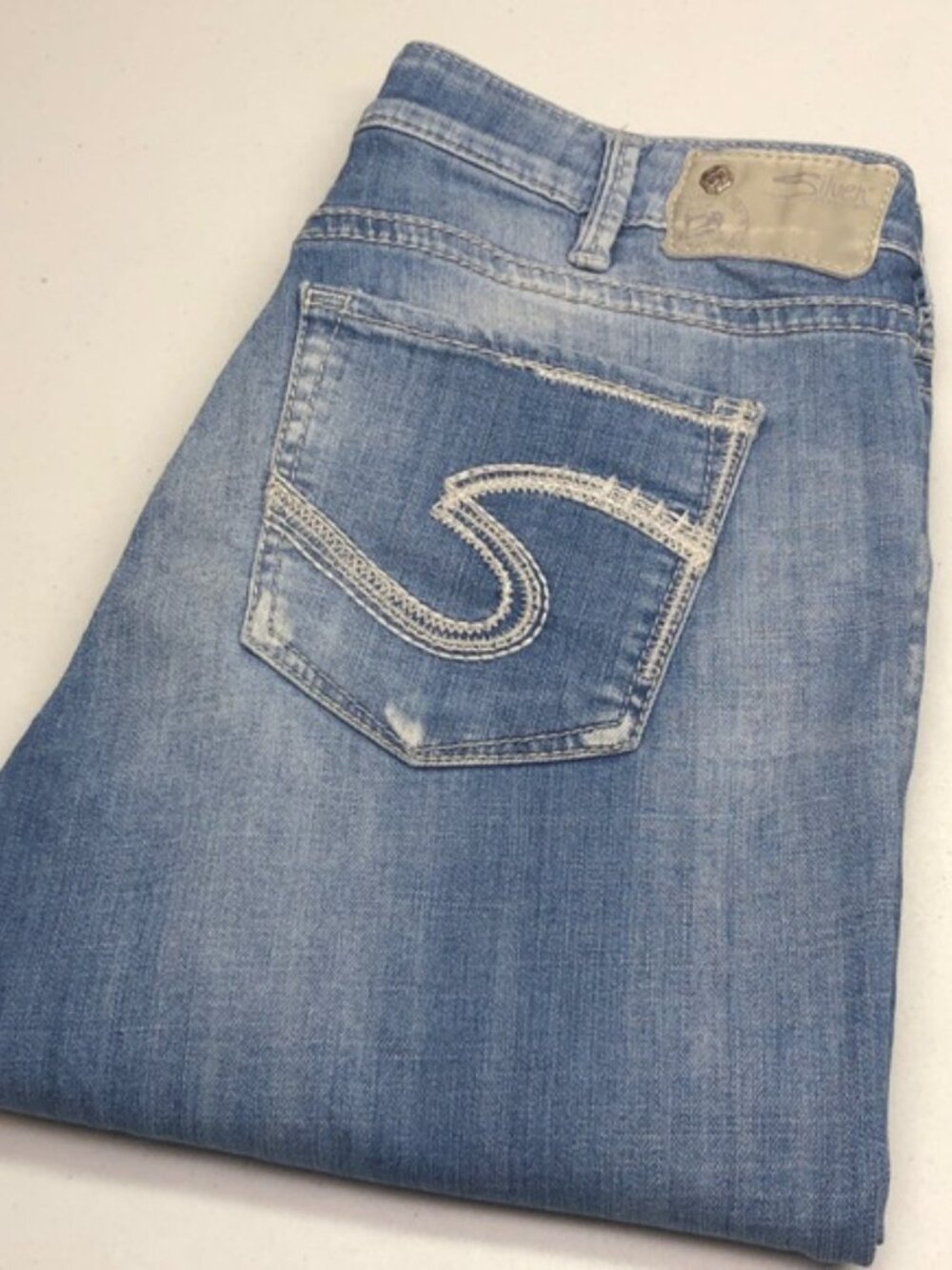 SILVER SUKI HIGH CAPRI JEANS 30x24 ⭐️